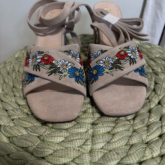Anthropologie Raye Tan Suede Embroidered Floral Lace Up Heeled Sandals NWOB - Picture 11 of 14